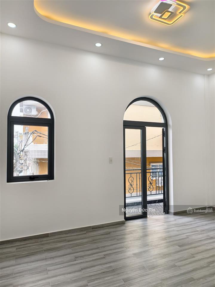 Siêu hiếm! căn góc 2 tầng hxh, oto ngủ trong nhà. dt 64m2, ngang 5.3m. nhà mới tinh. nhỉnh 5 tỷ.