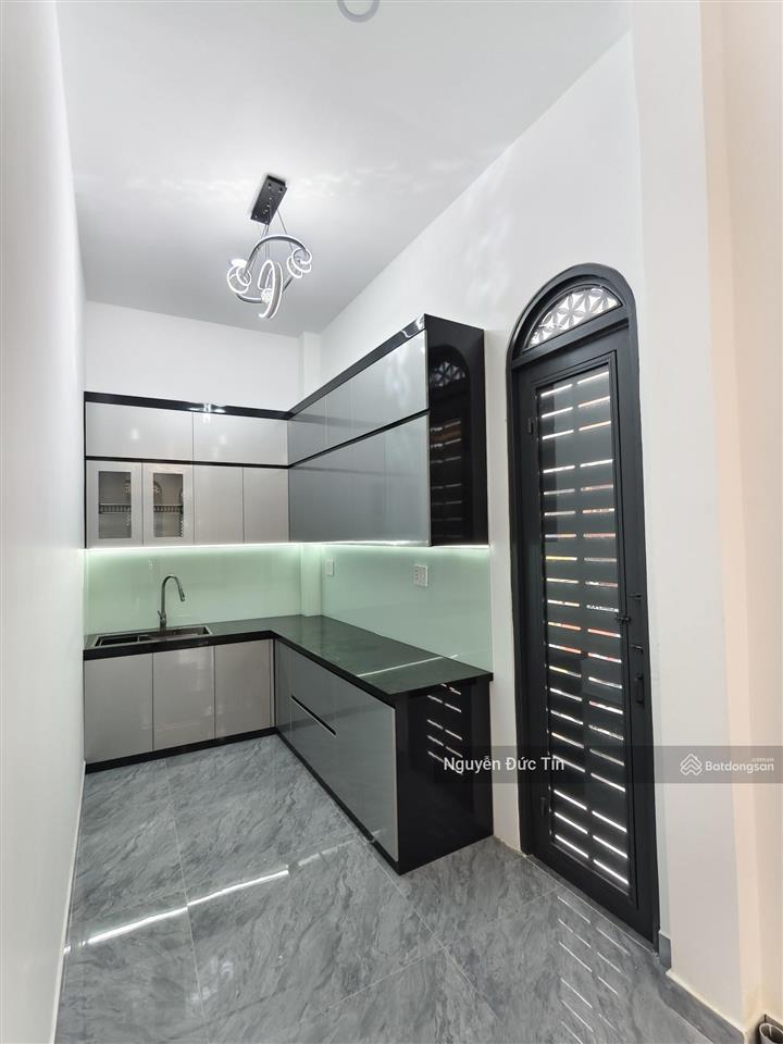 Siêu hiếm! căn góc 2 tầng hxh, oto ngủ trong nhà. dt 64m2, ngang 5.3m. nhà mới tinh. nhỉnh 5 tỷ.