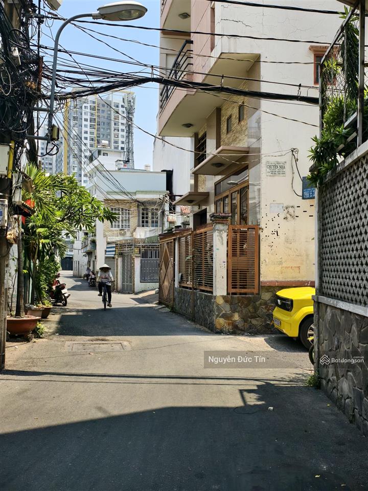 Chia thừa kế cần bán gấp nhà cấp 4 hxh thông ngay bà hom. tt quận 6. dt 4m x 24m. chỉ 61 triệu/m2