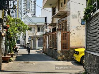 Chia thừa kế cần bán gấp nhà cấp 4 hxh thông ngay bà hom. tt quận 6. dt 4m x 24m. chỉ 61 triệu/m2