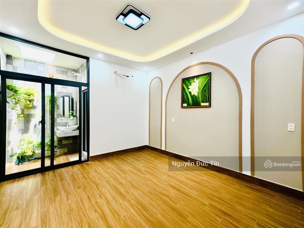 Nhà 2 tầng mới đẹp long lanh, hxh 6m chỉ 3p đến đường tên lửa. 4m x 14m không lộ giới. nhỉnh 5 tỷ