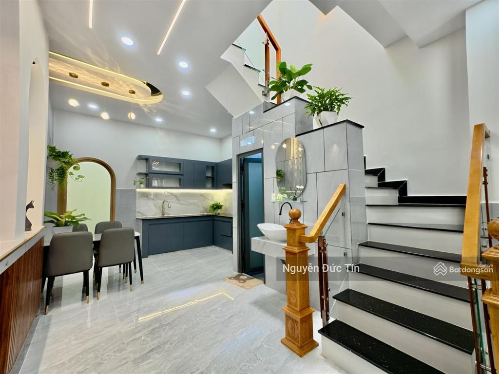 Nhà 2 tầng mới đẹp long lanh, hxh 6m chỉ 3p đến đường tên lửa. 4m x 14m không lộ giới. nhỉnh 5 tỷ