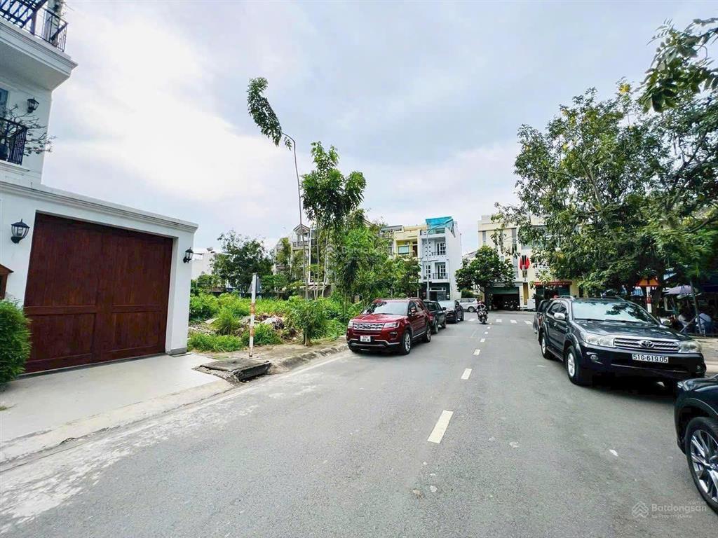 Bán biệt thự cao cấp an khánh, quận 2(tp thủ đức) dt12mx18m công nhận216m2 mát mẻ,phong thủy tốt