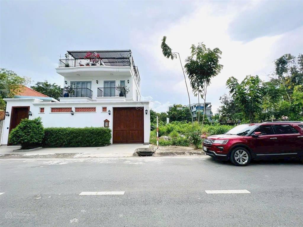 Bán biệt thự cao cấp an khánh, quận 2(tp thủ đức) dt12mx18m công nhận216m2 mát mẻ,phong thủy tốt