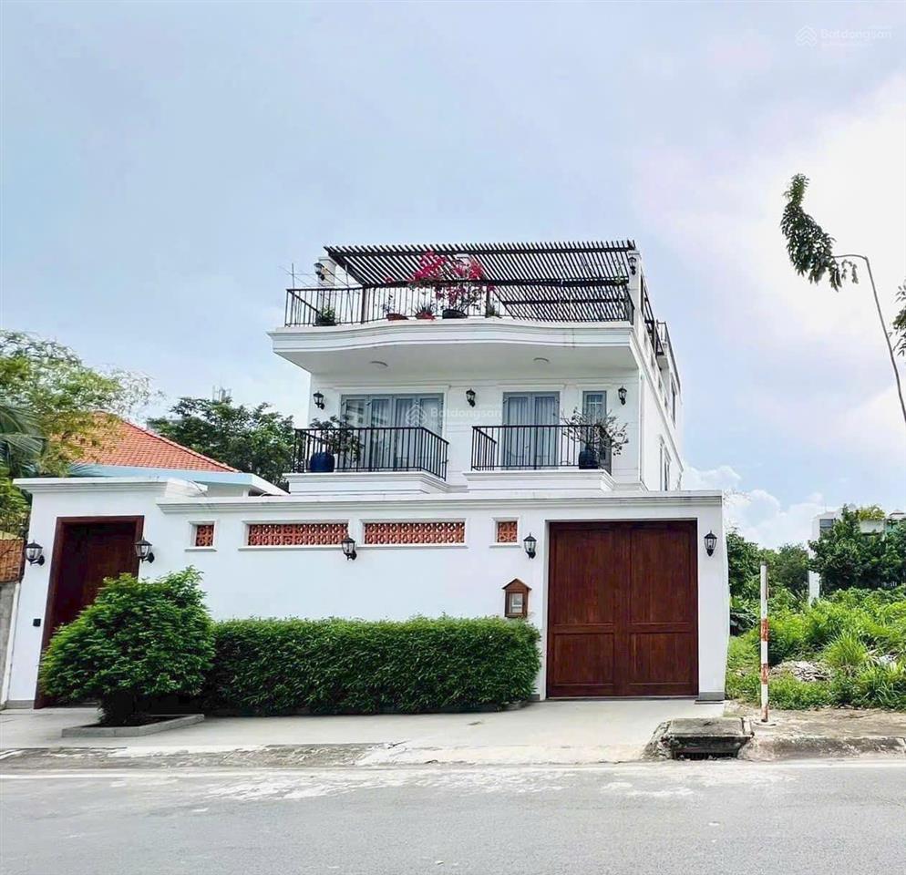 Bán biệt thự cao cấp an khánh, quận 2(tp thủ đức) dt12mx18m công nhận216m2 mát mẻ,phong thủy tốt