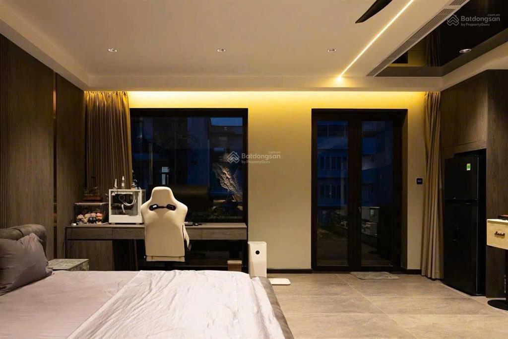 Biệt thự mini ở ngay 5 tầng có thang máy  dt 6x20m cn 120m² full nội thất