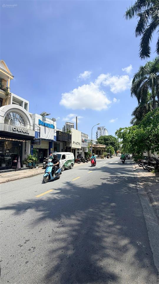 Cặp nhà vip thảo điền  dt 8,5x30  cn 172m2  hđt 180 triệu/tháng  giá 70 tỷ
