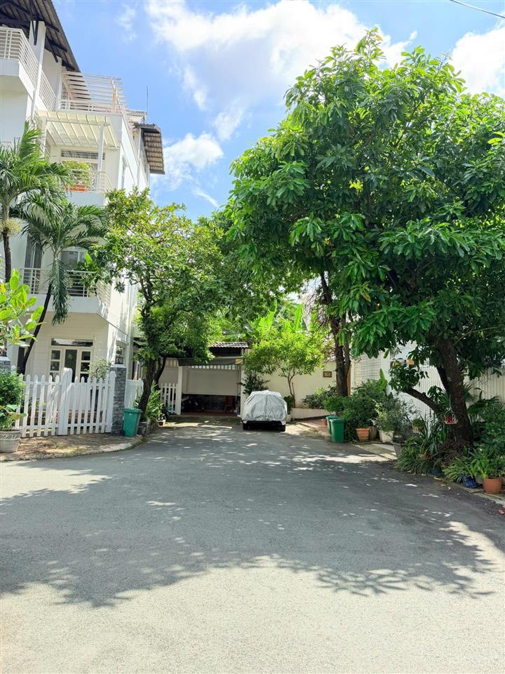 Villa compound quận 2 đối diện landmark81  dt10x20cn200m2  kc hầm 3 tầng  giá  50 tỷ