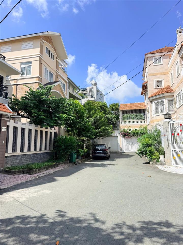 Villa compound quận 2 đối diện landmark81  dt10x20cn200m2  kc hầm 3 tầng  giá  50 tỷ