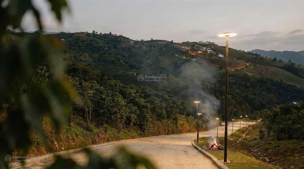 Bán lô đất view săn mây bảo lộc. đã có cư dân hiện hữu, bám suối tự nhiên. tiện ích đầy đủ