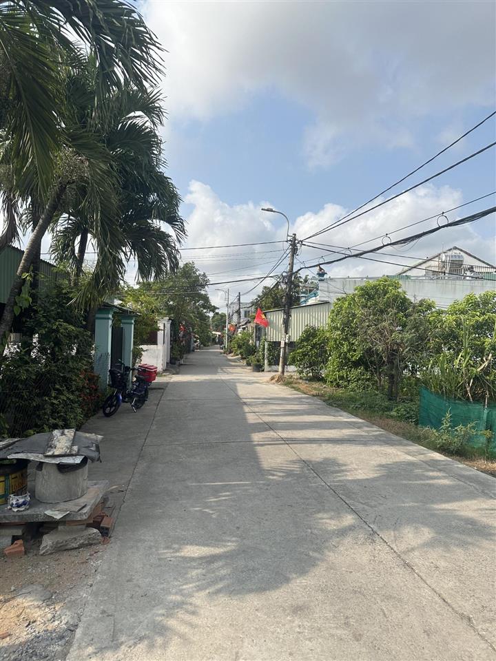 Bán khuôn đất đẹp tại đường đình bình trường bình chánh 2400m2  800m thổ  giá 18 tỷ