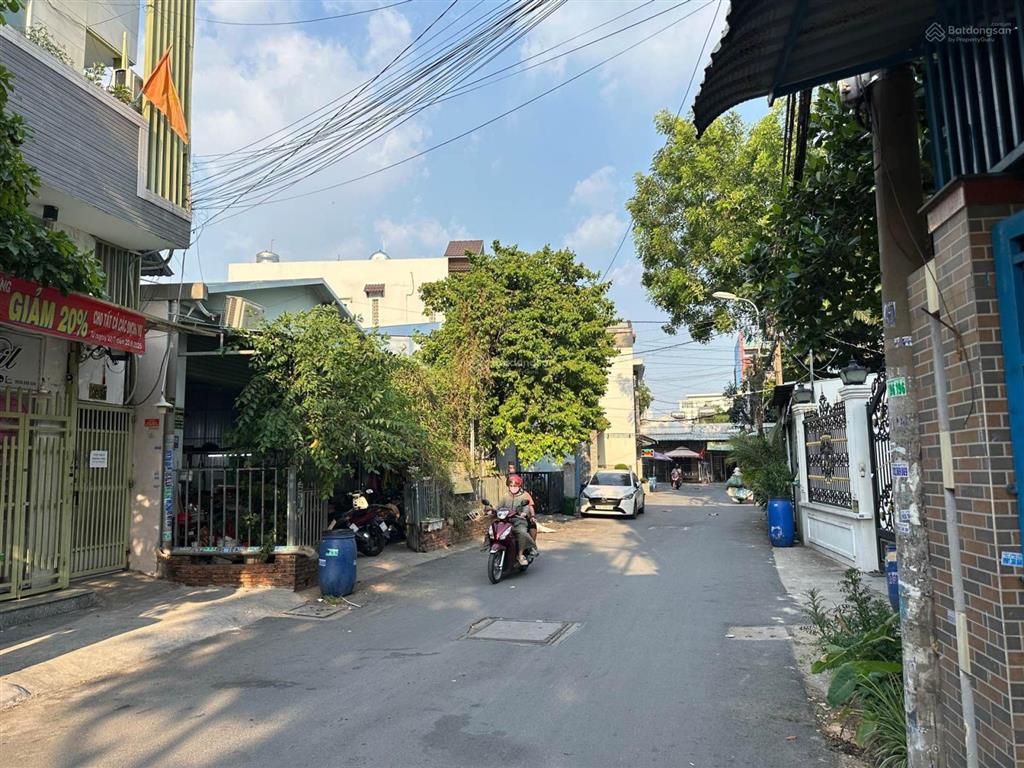 140m2  dãy trọ mặt tiền đường 10m thông  dòng tiền ổn định 240 tr / năm