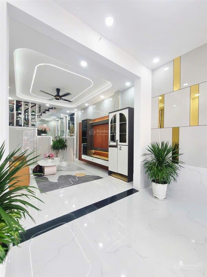 Nhà đẹp 3 tầng  nội thất cao cấp nguyễn thị búp  sát hiệp thành city