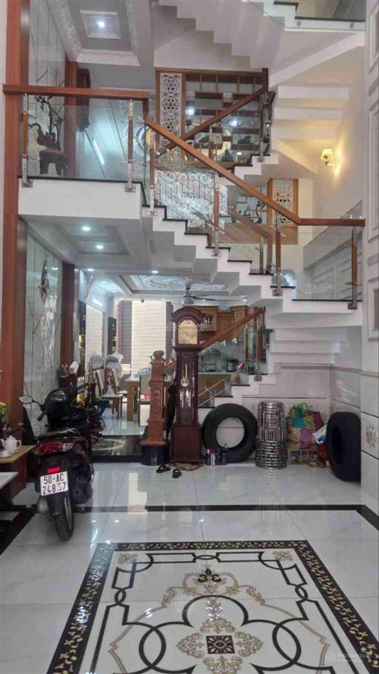 Khi phân lô đồng bộ xe hơi ngủ trong nhà  nguyễn ảnh thủ