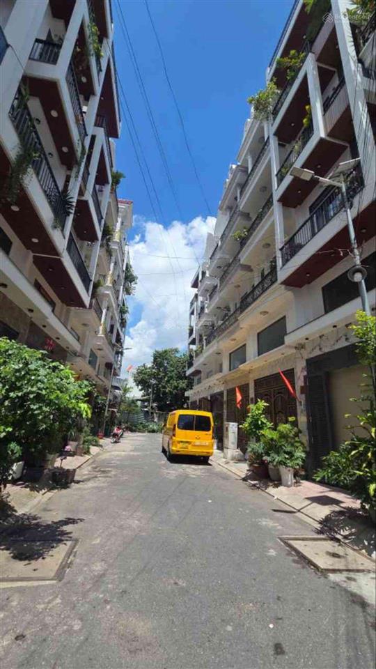 Siêu phẩm 5 tầng lung linh nguyễn ảnh thủ
