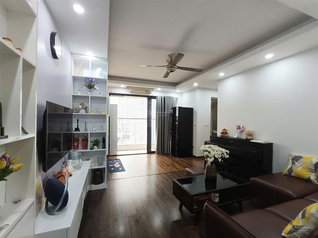 Bán căn 2 ngủ 63m2 tòa ct2tp linh đàm giá 4,9 tỷ sổ đỏ chính chủ full nội thất