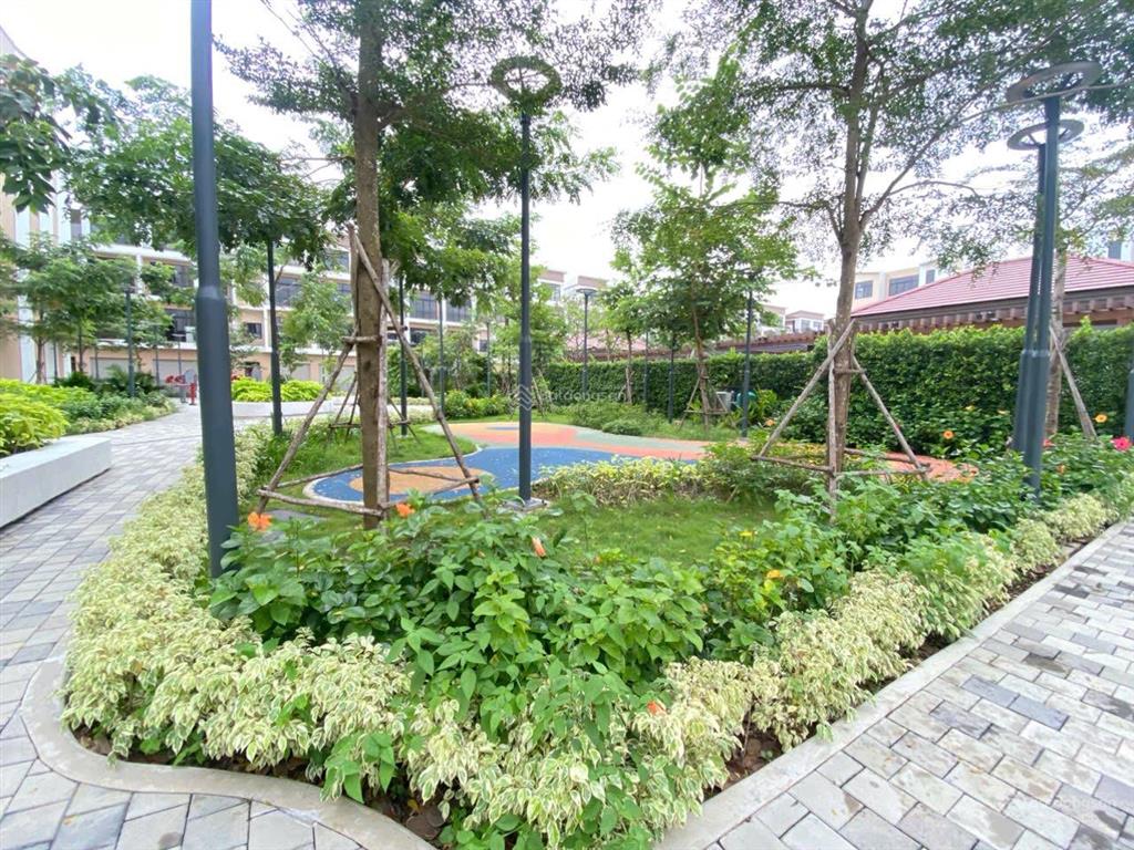 Bán shophouse phố đi bộ 4,5 tầng, gần trường học fpt. giá 7,668 tỷ thương lượng. dt 120 m2.