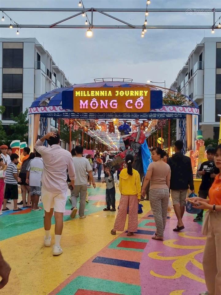 Bán shophouse phố đi bộ 4,5 tầng, gần trường học fpt. giá 7,668 tỷ thương lượng. dt 120 m2.