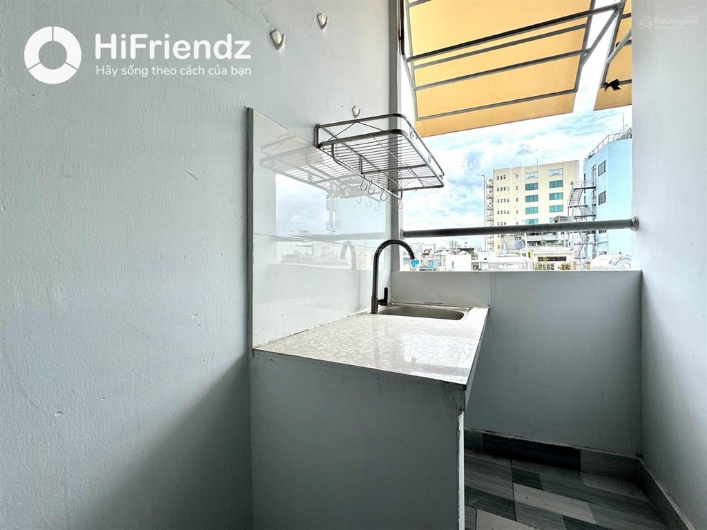 Cho thuê studio ban công, cửa sổ, thang máy, tách bếp, bv 24/7, hẻm xe hơi, hầm xe rộng gần ueh csb