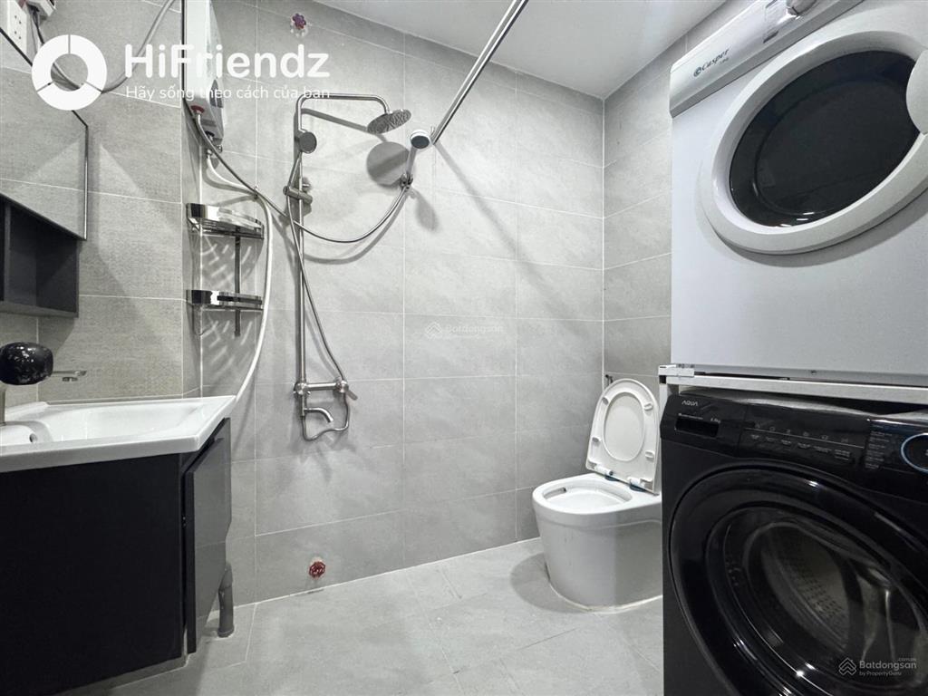 Cho thuê 1pn tách bếpgiặt,sấy riêngcửa sổ lớnmặt tiềnbảo vệ 24/7full nt gần nhà thờ tân định