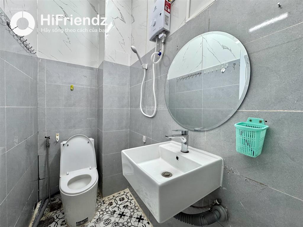 Cho thuê studio cửa sổ lớn, full nt, hẻm xe hơi, không chung chủ sát bên đh hoa sen