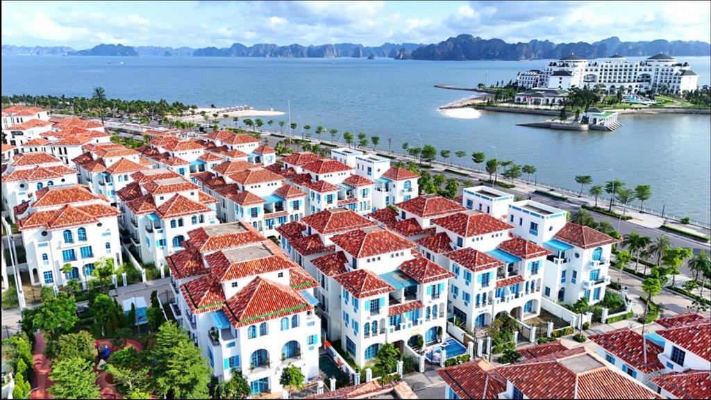Em ngân hà cần bán gấp biệt thự sun grand city feria hạ long, 236m2.