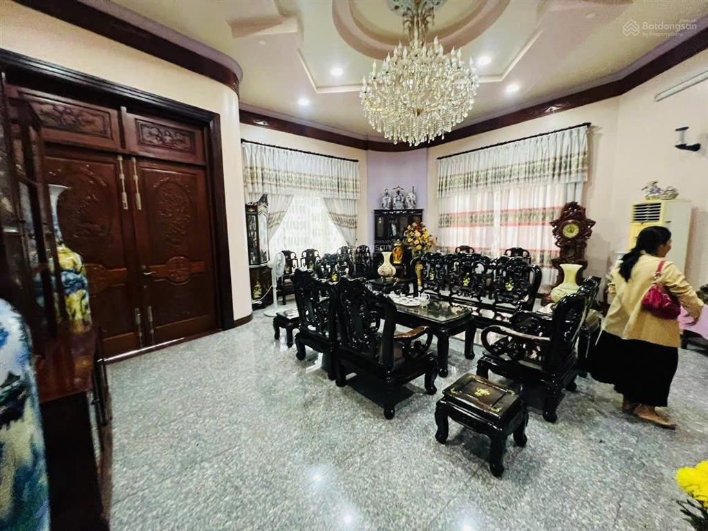 Siêu phẩm biệt thự giá rẻ đầu tư.chủ giảm sâu cần bán nhà đường 44 p.pla thủ đức.dt28x32m 70 tỷ