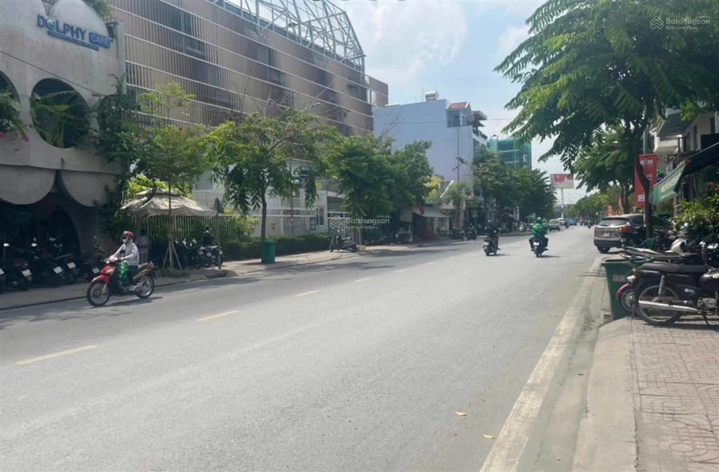 Hạ 10 tỷ chủ cần bán khuôn đất rẻ mặt tiền đường nguyễn văn hưởng, thảo điền quận 2. dt 9x11m 50 tỷ