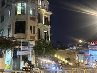 Chủ cần bán toà nhà góc 2 mặt tiền view sông đường bến vân đồn p5 quận 4.dt9x32m2 giá 139 tỷ