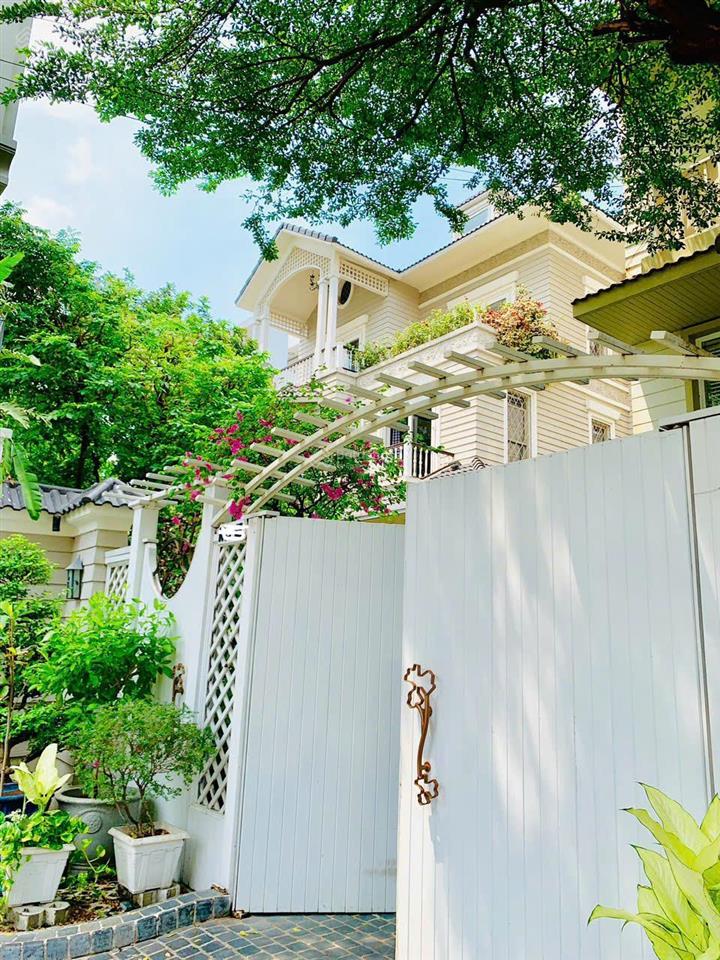 Chủ cần tiền, bán biệt thự đẹp hẻm vip cách mạng tháng tám p7 tân bình. dt 19x23m, 6 tầng, 120 tỷ