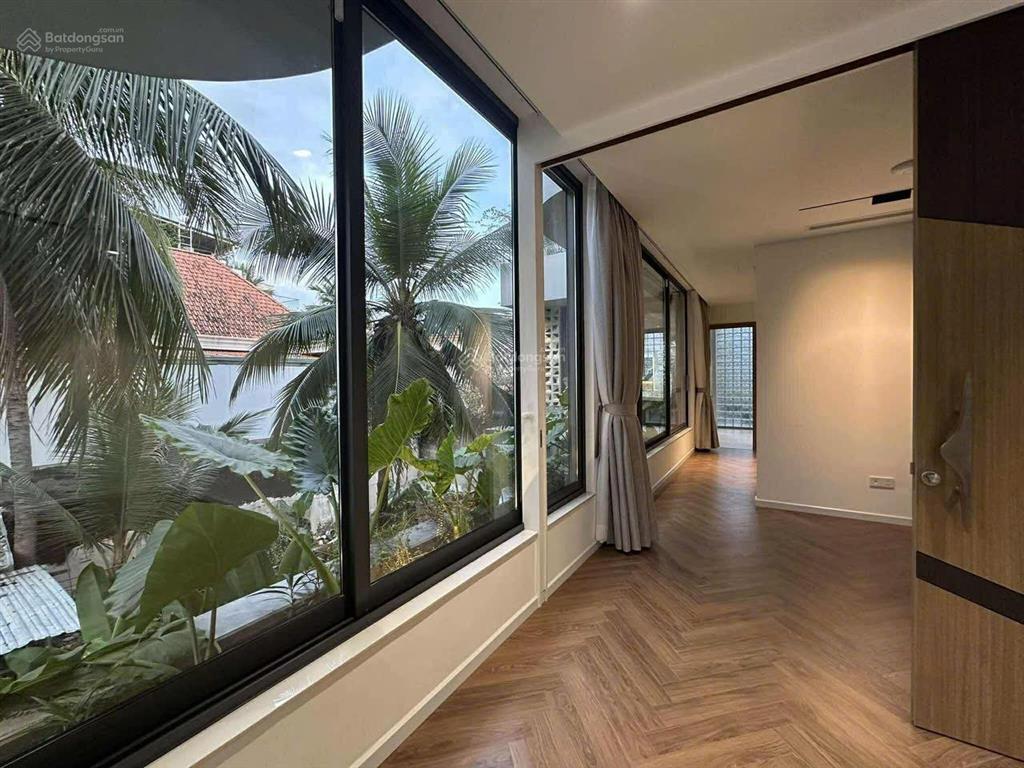 Khan hiếm,nhà đẹp! cần bán biệt thự mặt tiền đường nguyễn ư dĩ thảo điền quận 2.dt9x20m giá 65 tỷ