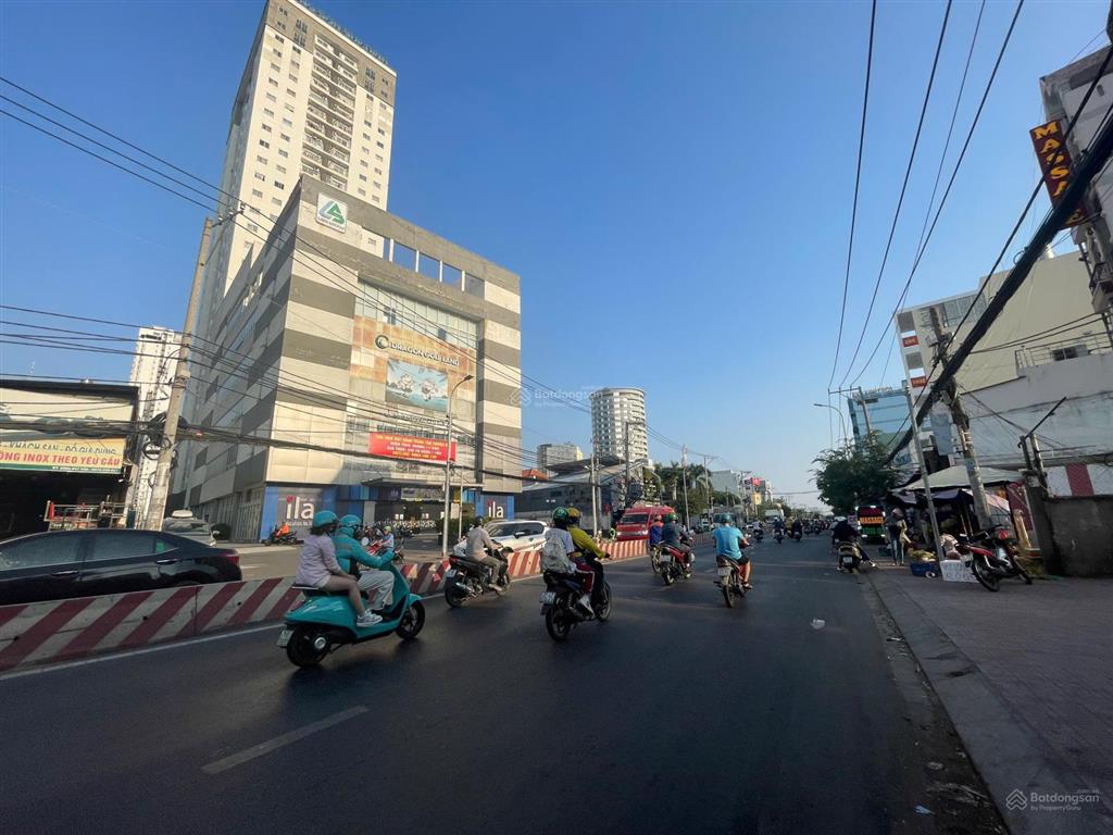 Giá rẻ đầu tư, chính chủ cần bán nhà mặt tiền đường huỳnh tấn phát quận 7. dt 11x83,66m giá 98 tỷ
