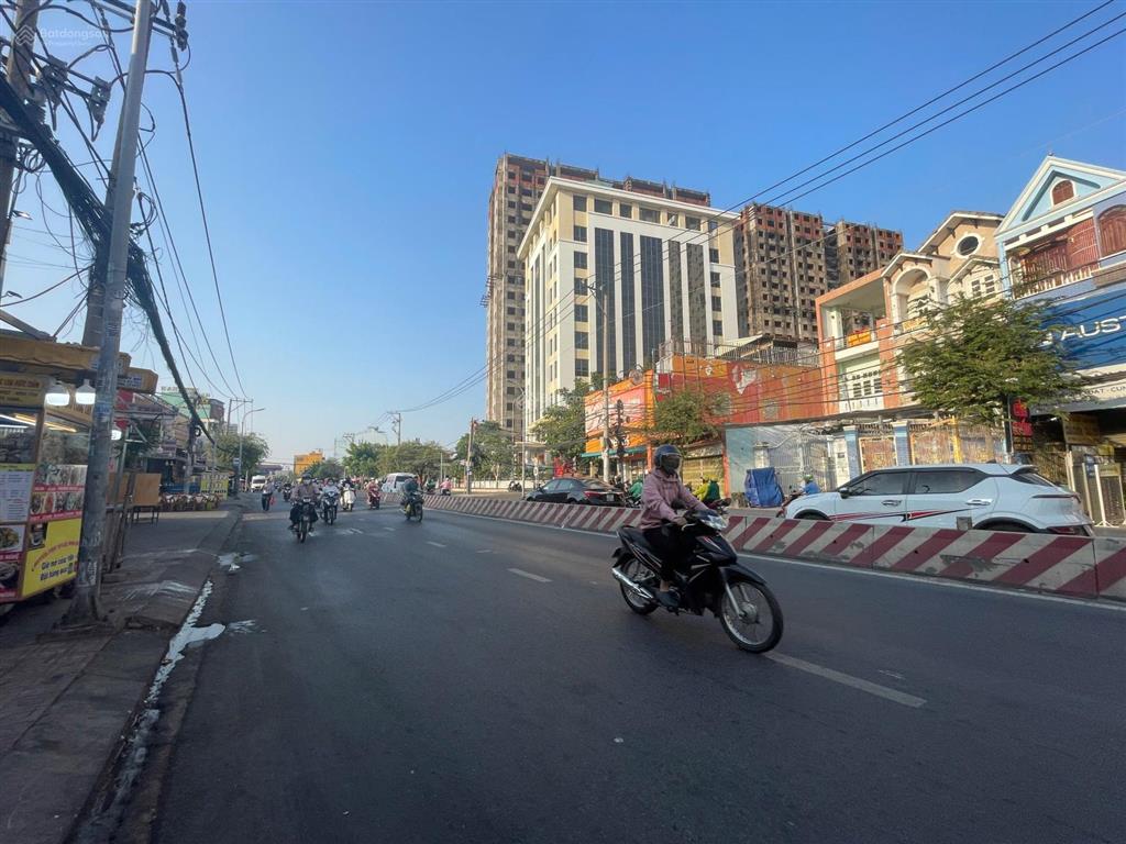 Giá rẻ đầu tư, chính chủ cần bán nhà mặt tiền đường huỳnh tấn phát quận 7. dt 11x83,66m giá 98 tỷ