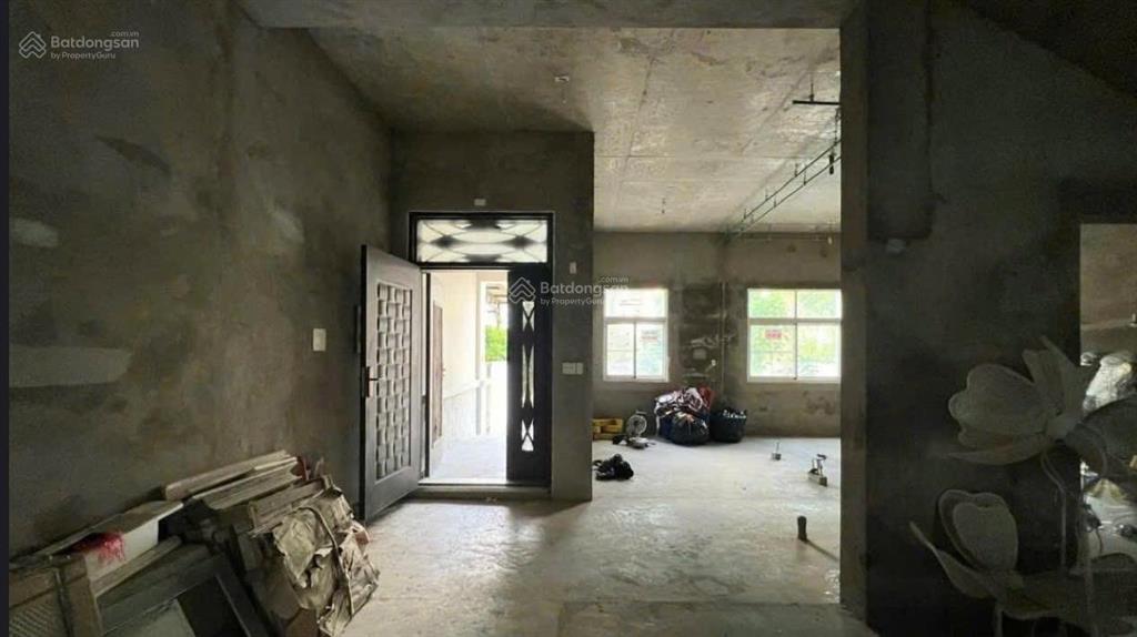 Chủ cần bán biệt thự nhà thô mặt tiền đường nội khu chateau 4 quận 7. dt 7,5x26m giá 80 tỷ