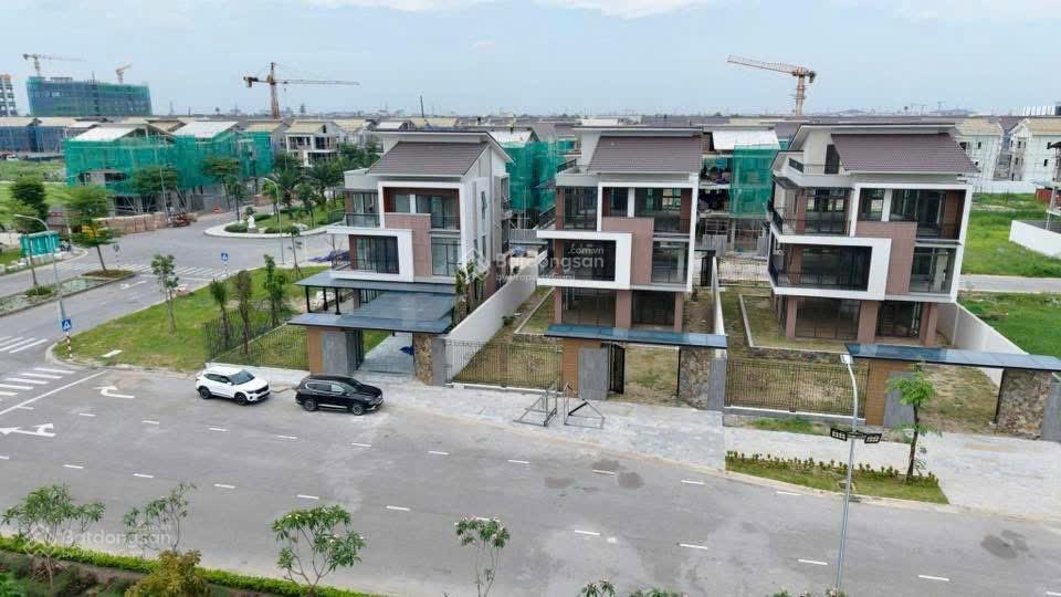Vila đẳng cấp tại riversides. 10 phút đến hồ tây. dt 322m, vốn ban đầu 8tỷ. chiết khấu 10%