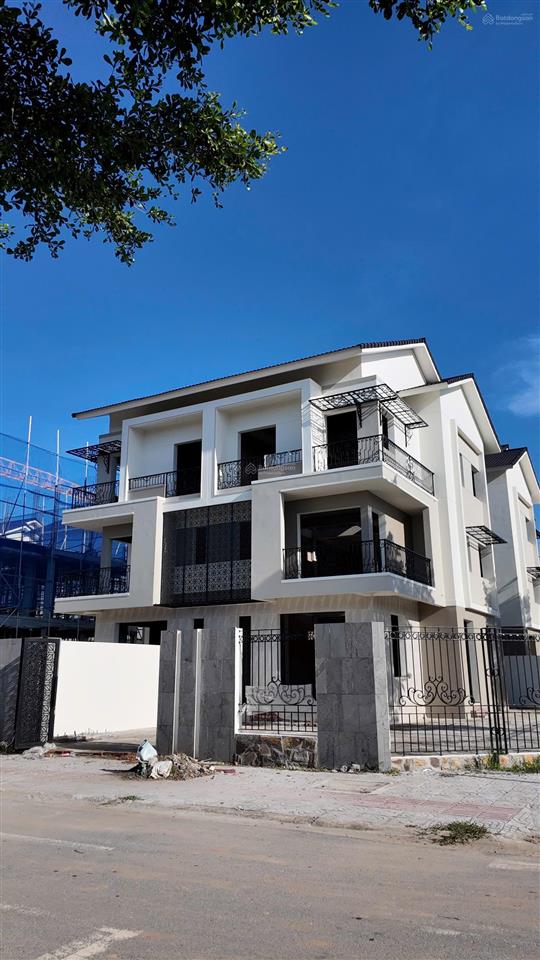 Vị trí đắc địa, biệt thự ven sông tại centa riversides,dt 225m2 giá 16tỷ, ck 2%, miễn lãi gốc 2năm