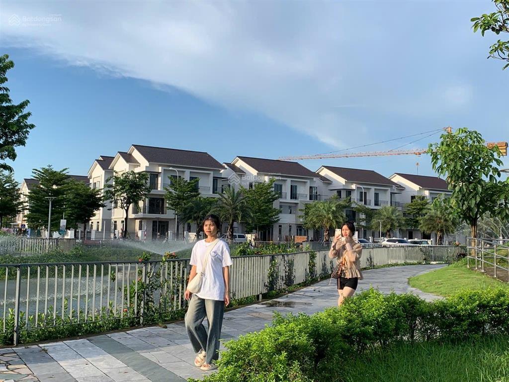 Cho thuê biệt thự tại vsip. nhà mới, nội thất đẹp. giá 28tr/th