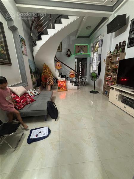 Tân phú  bán nhà 2 tầng ngay hoà bình gần đầm sen 4x15  5,2t