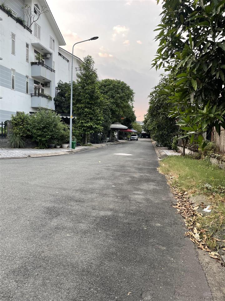 Bán gấp biệt thự 252m2 lô góc kdc gia hòa 4 tầng, nội thất đẹp có thang máy, phước long b, quận 9