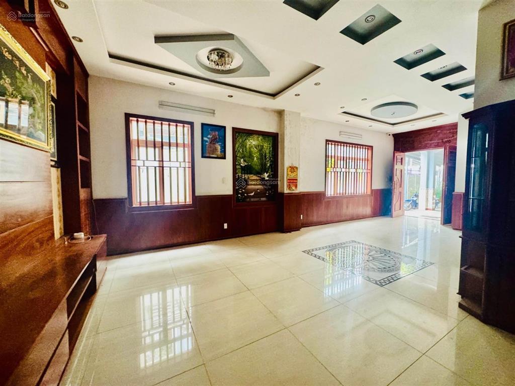 Bán nhà biệt thự đẹp nội thất gỗ quý hiếm tại kdc khang điền, dương đình hội, phước long b