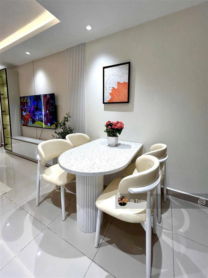 Bán căn hộ ct4 với nội thất đẹp, thiết kế 1 pn thích hợp cho thuê