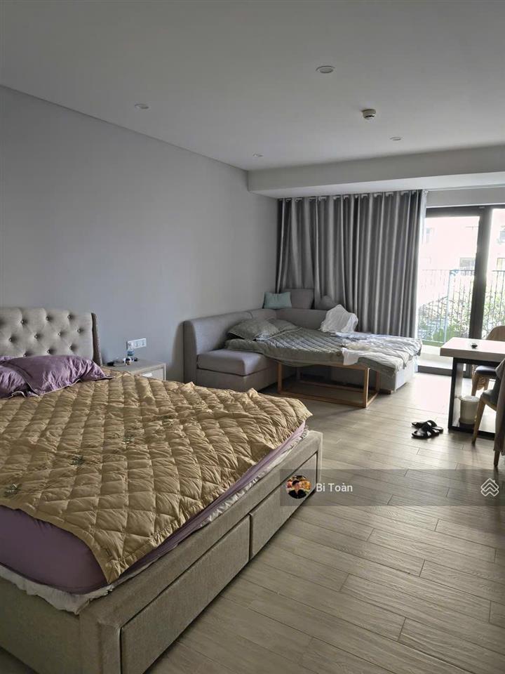 Chủ gửi căn goldcost ,toà nam  view hồ bơi  dt 52m2 , sở hữu lâu dài.
 giá  5.2 tỉ