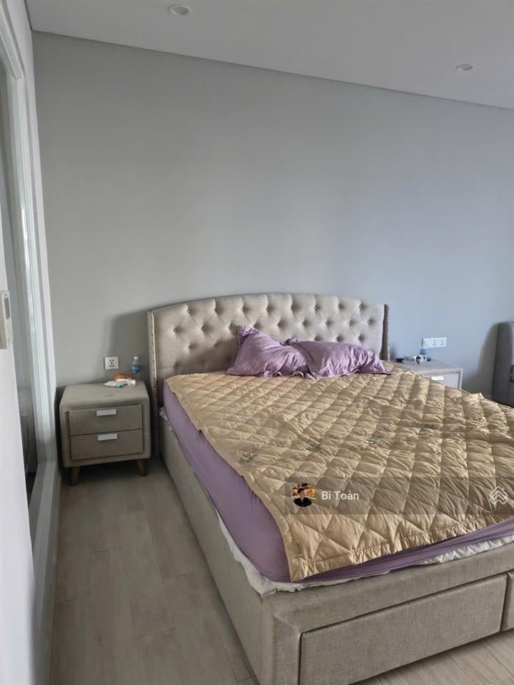 Chủ gửi căn goldcost ,toà nam  view hồ bơi  dt 52m2 , sở hữu lâu dài.
 giá  5.2 tỉ