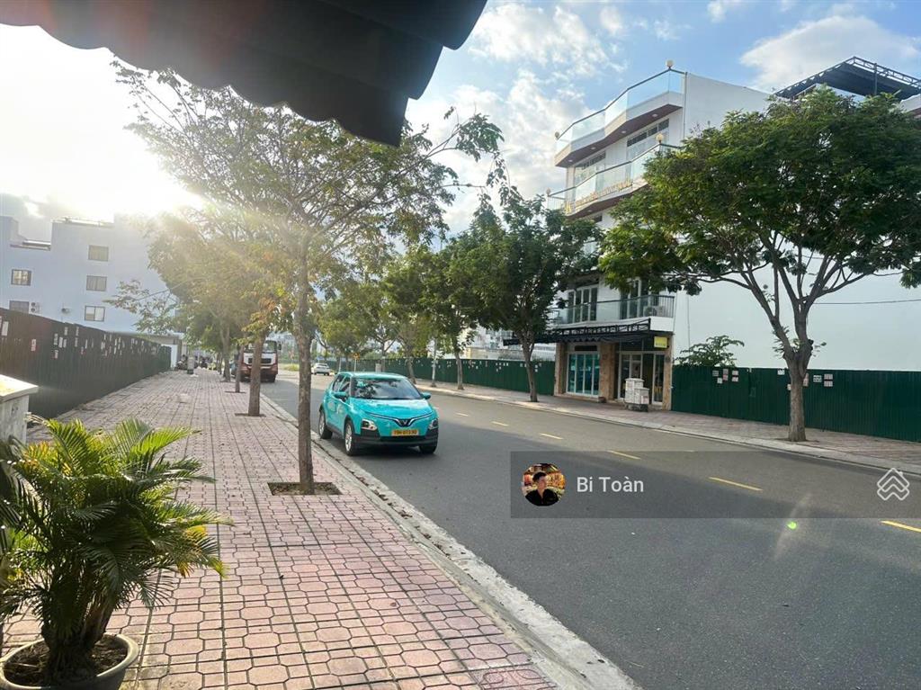 Cho thuê nhà kinh doanh 15 phòng ngang 10m thiết kế 1 hầm 4 tầng thích hợp làm spa