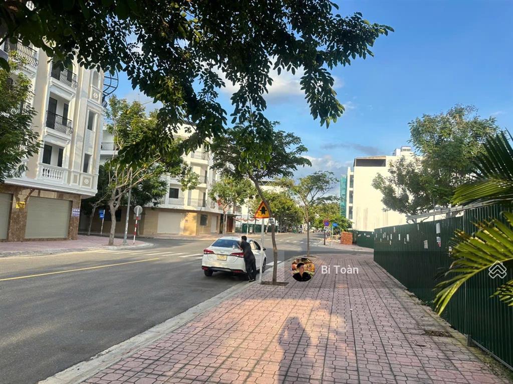 Cho thuê nhà kinh doanh 15 phòng ngang 10m thiết kế 1 hầm 4 tầng thích hợp làm spa