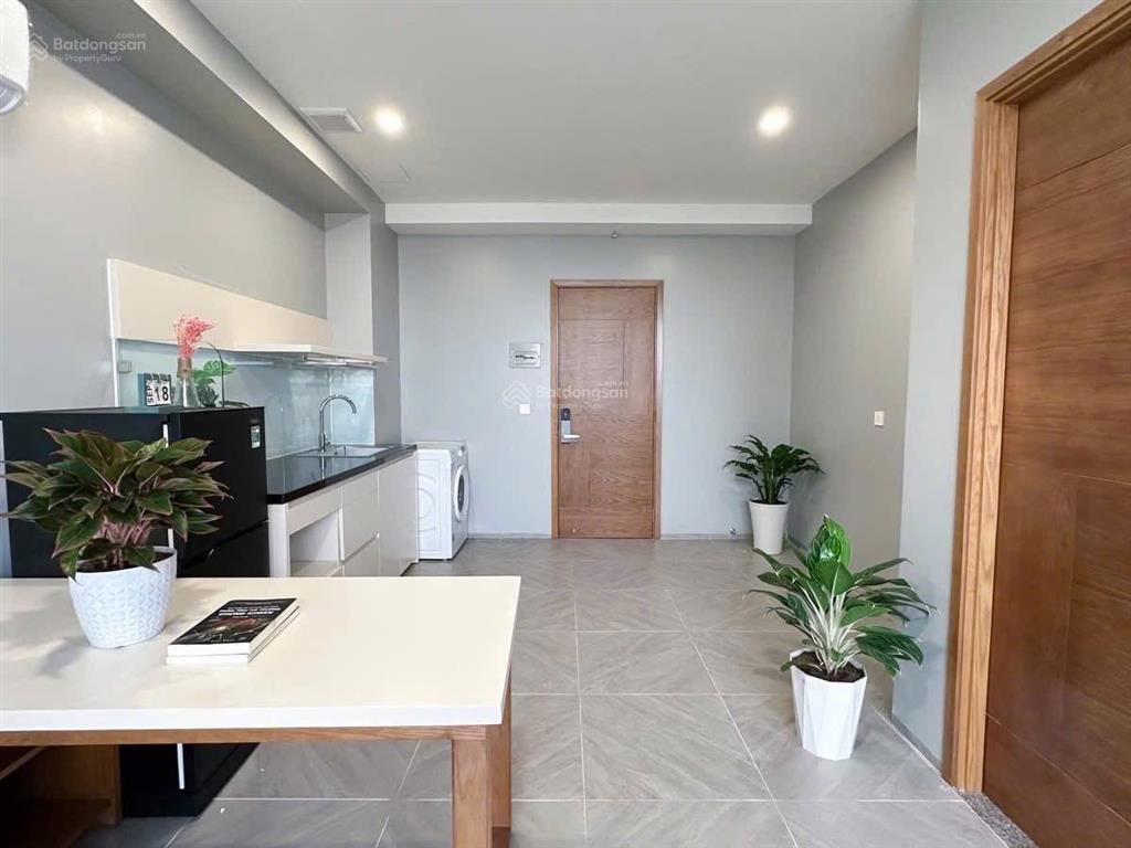 Chdv ngay cầu him lam, phòng xinh, ban công, full nội thất/cửa sổ. di chuyển q1, q4, lotte chỉ 5p