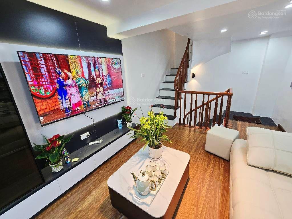 Nhà 6 tầng đường láng chỉ hơn 5 tỷ