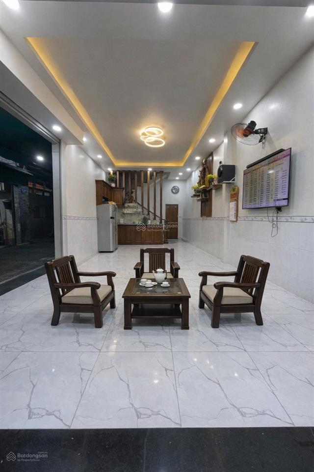 Bán nhà tân phú dưới 6 tỷ, sát lũy bán bích, 4x16m2, hẻm xe hơi