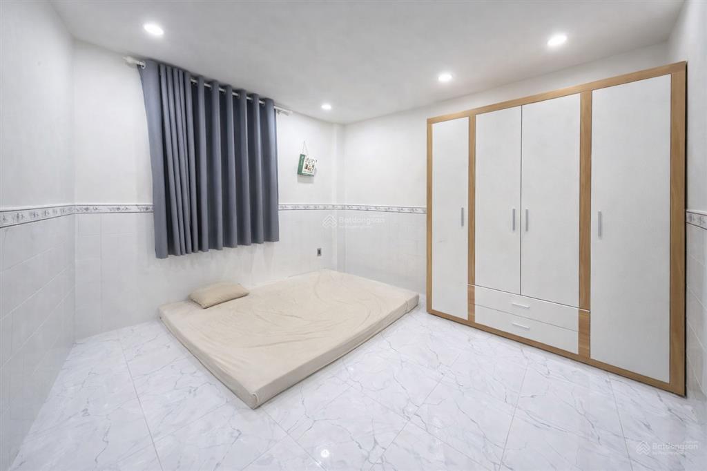 Bán nhà tân phú dưới 6 tỷ, sát lũy bán bích, 4x16m2, hẻm xe hơi