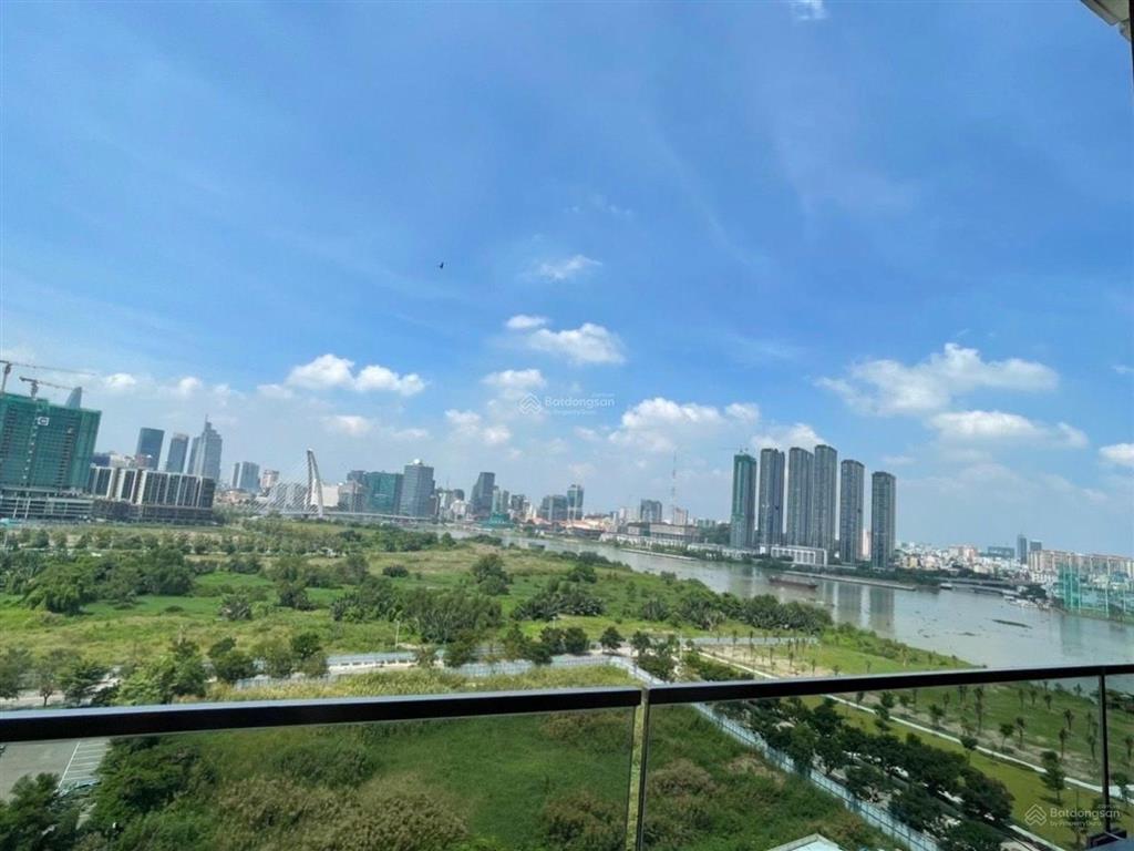 Jamie . 4pn the river thủ thiêm view sông & pháo hoa triệu đô . thang máy riêng